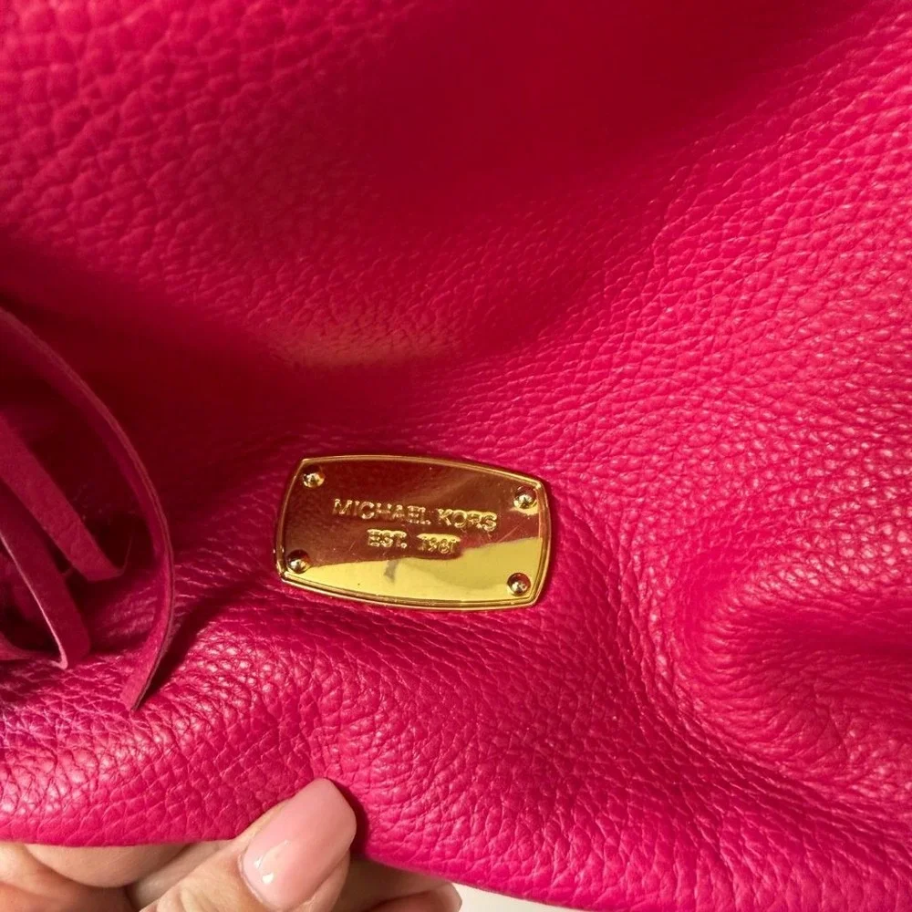 RARE Michael Kors Fuchsia Pebbled Leather Chain Hobo Shoulder Bag Gold Hardware